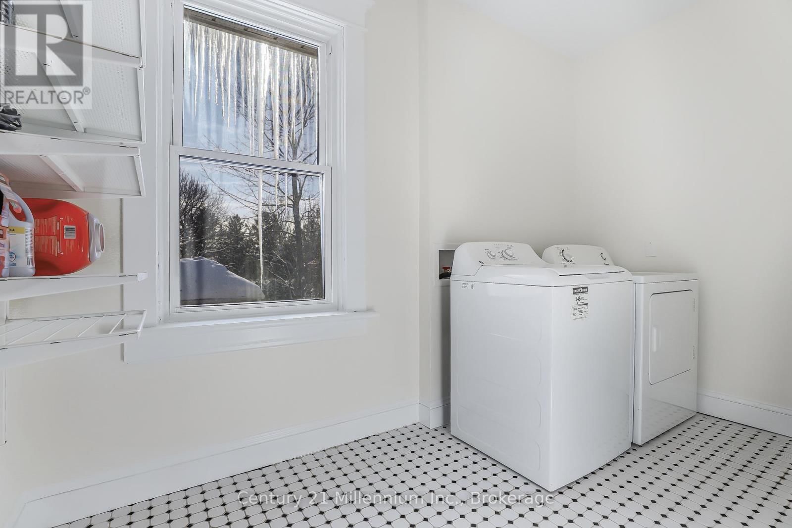 296 GARAFRAXA ST STREET Image 34