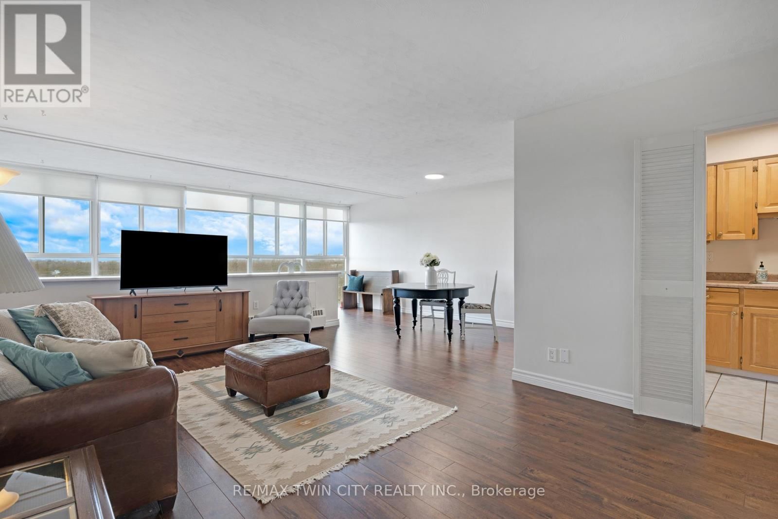 708 - 24 MIDLAND DRIVE Image 12