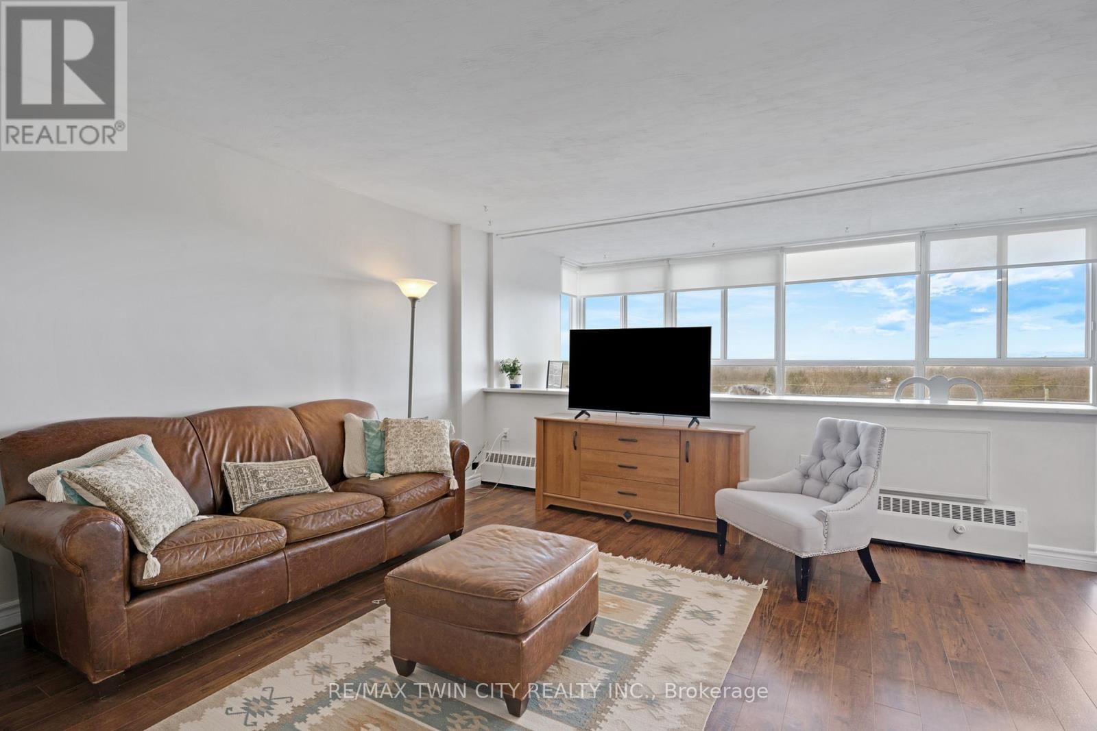 708 - 24 MIDLAND DRIVE Image 15