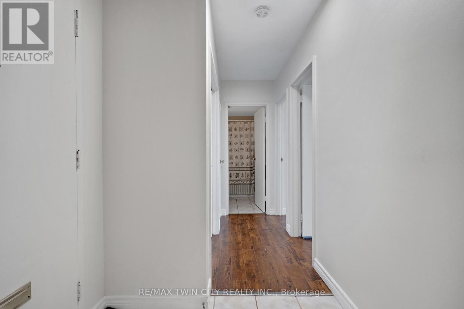 708 - 24 MIDLAND DRIVE Image 32