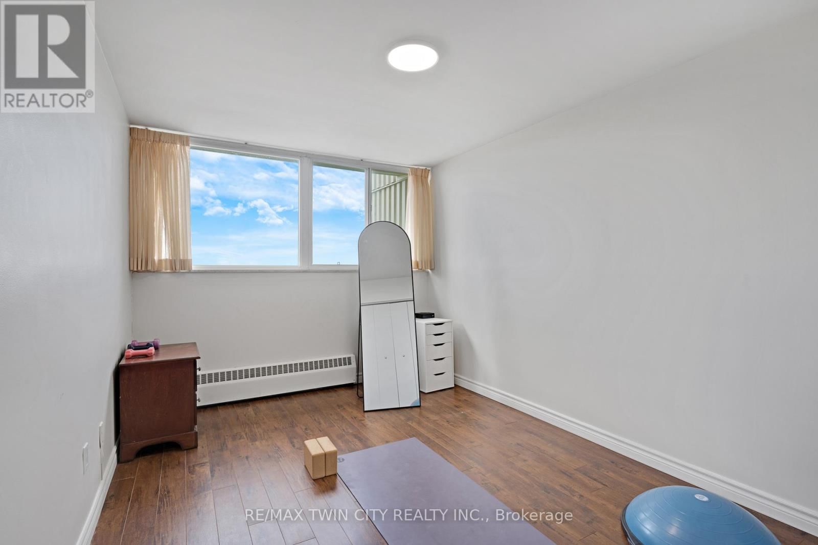 708 - 24 MIDLAND DRIVE Image 33