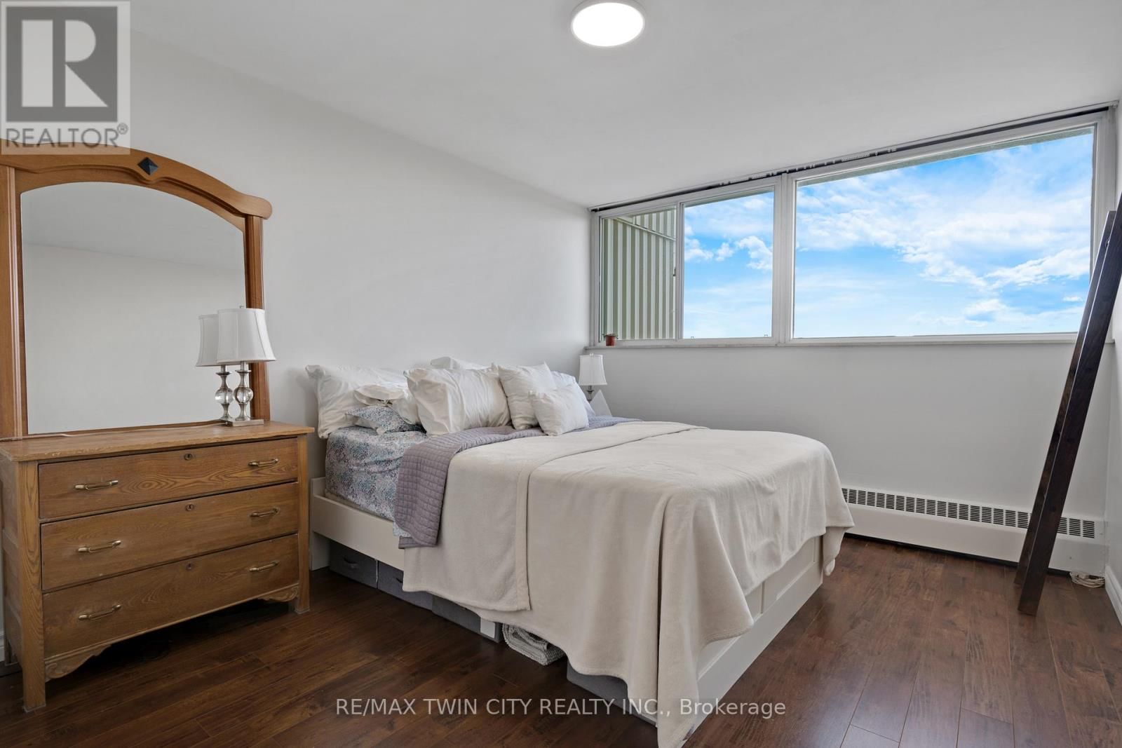 708 - 24 MIDLAND DRIVE Image 35