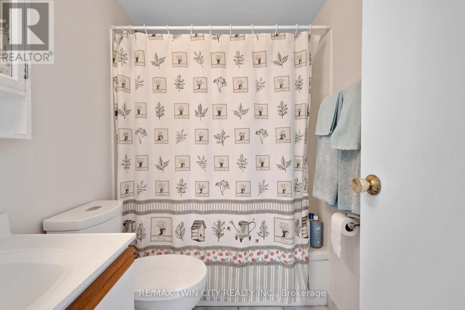 708 - 24 MIDLAND DRIVE Image 38