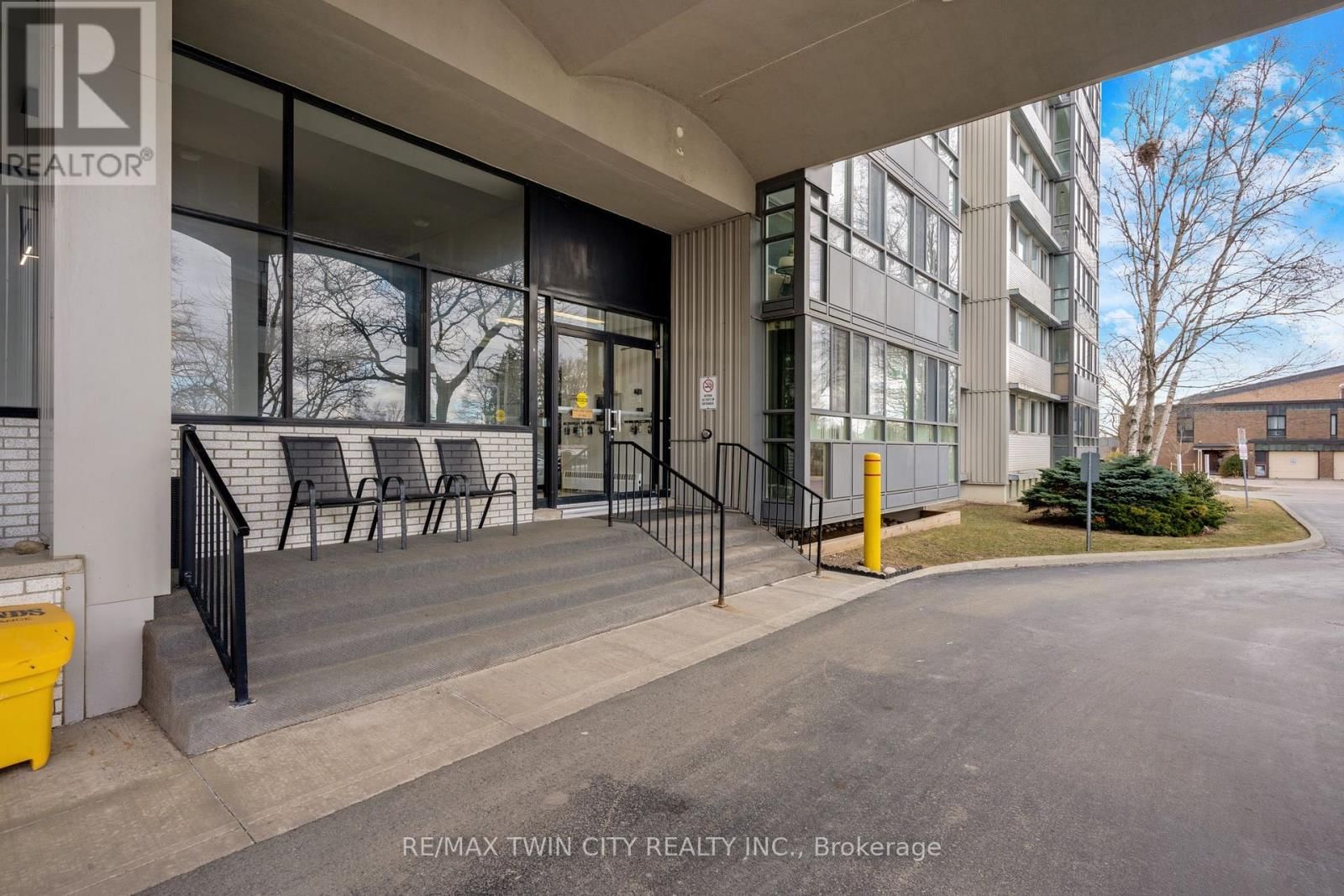 708 - 24 MIDLAND DRIVE Image 4