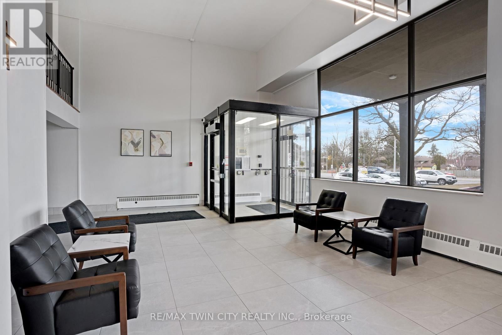 708 - 24 MIDLAND DRIVE Image 7