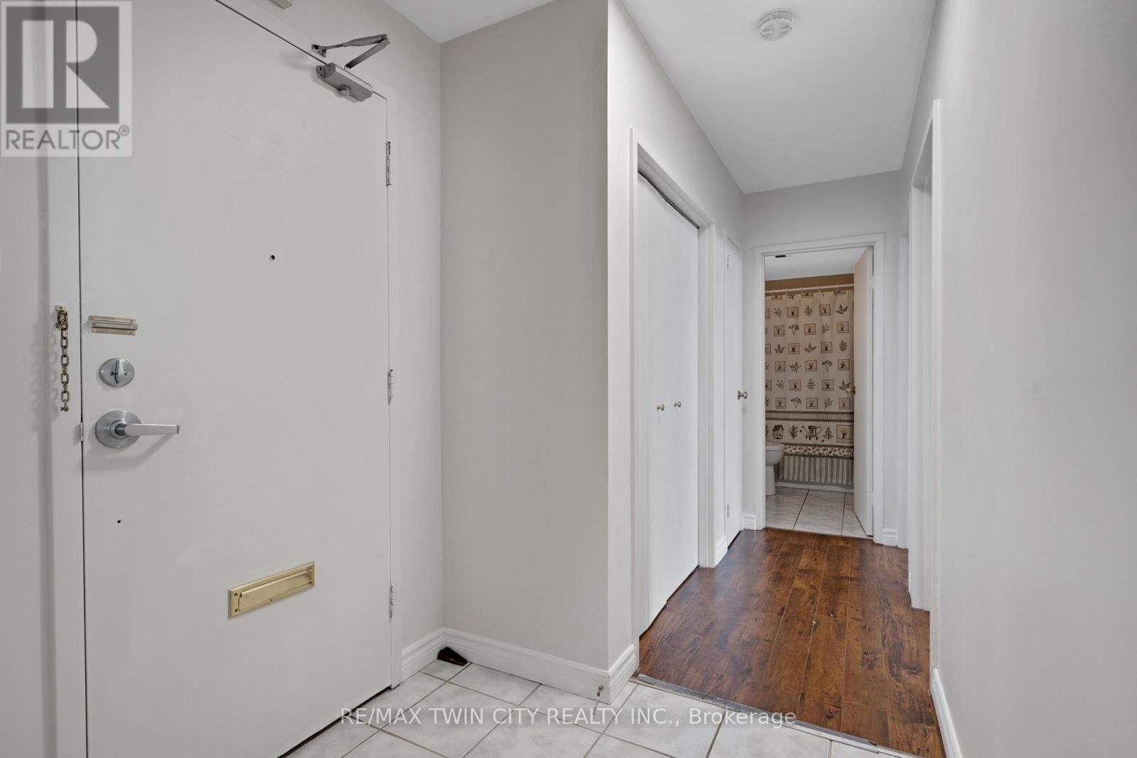 708 - 24 MIDLAND DRIVE Image 9