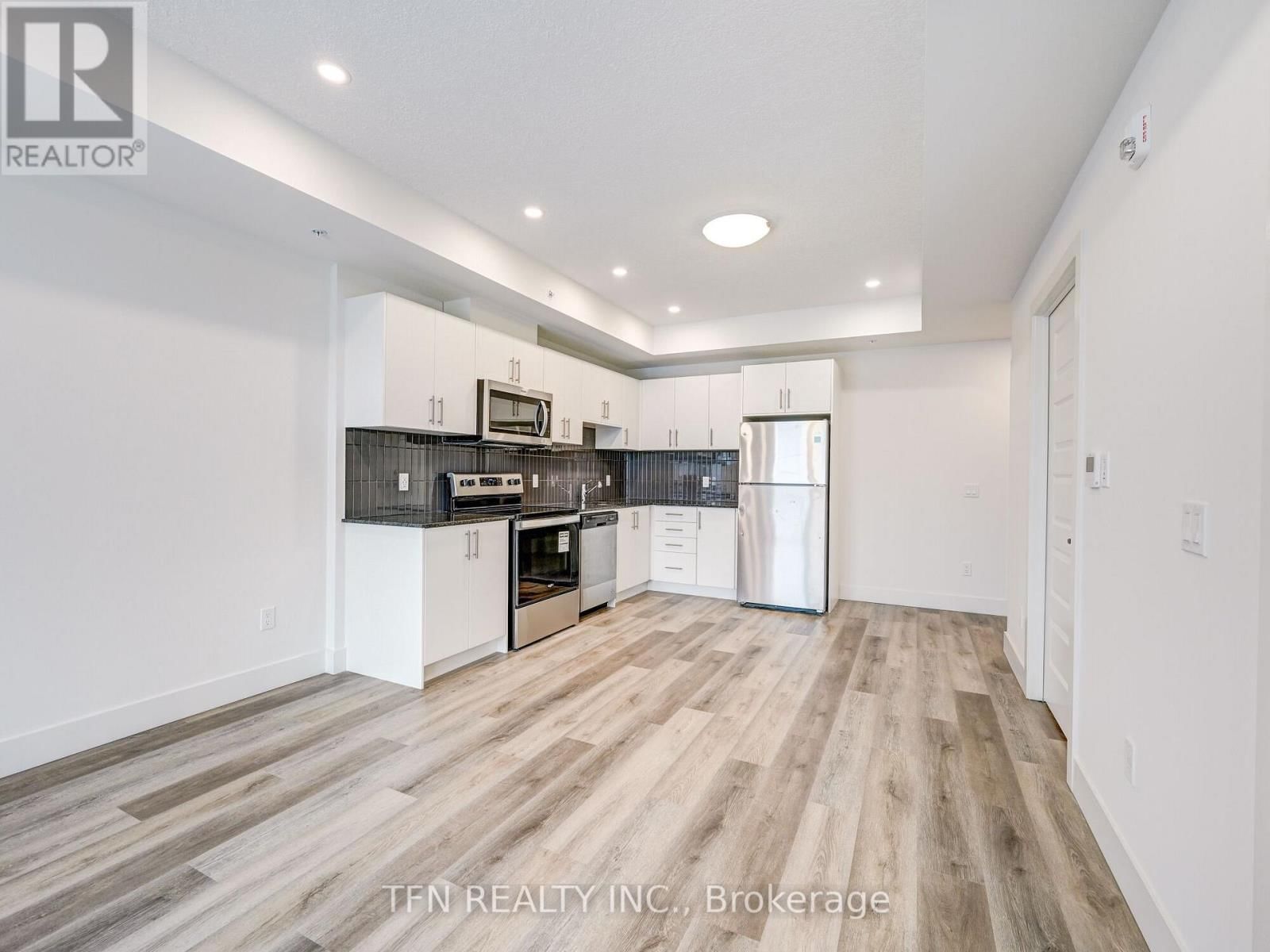 307 - 107 ROGERS STREET NORTH Image 2