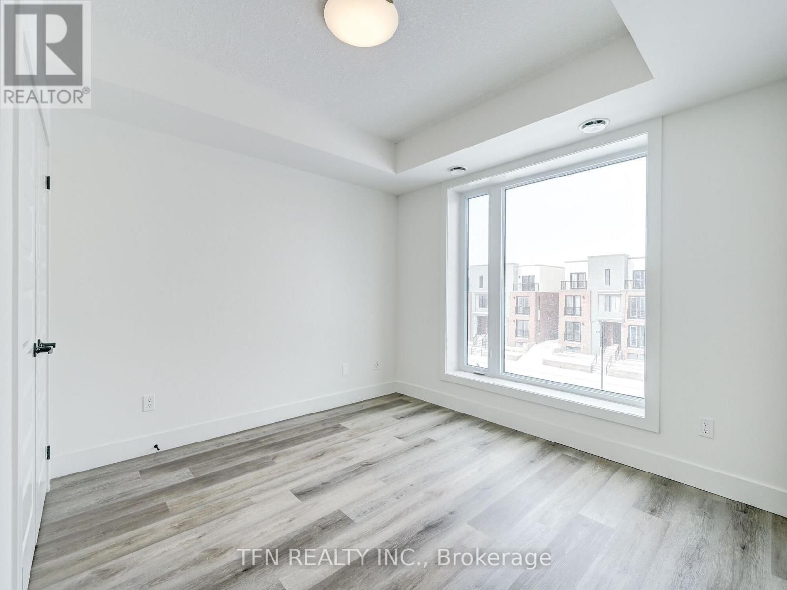 307 - 107 ROGERS STREET NORTH Image 5