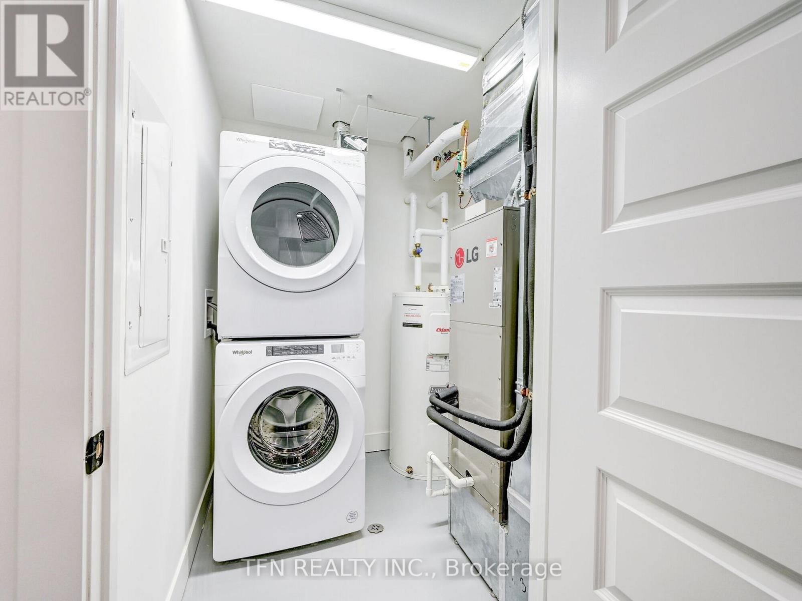 307 - 107 ROGERS STREET NORTH Image 9