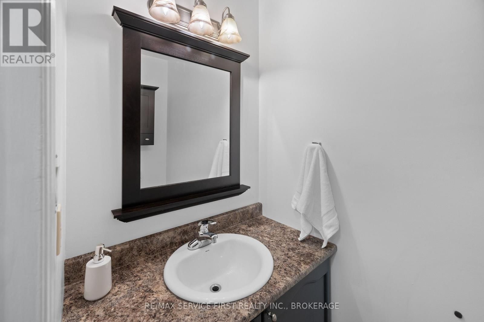 199 SPLINTER COURT Image 16