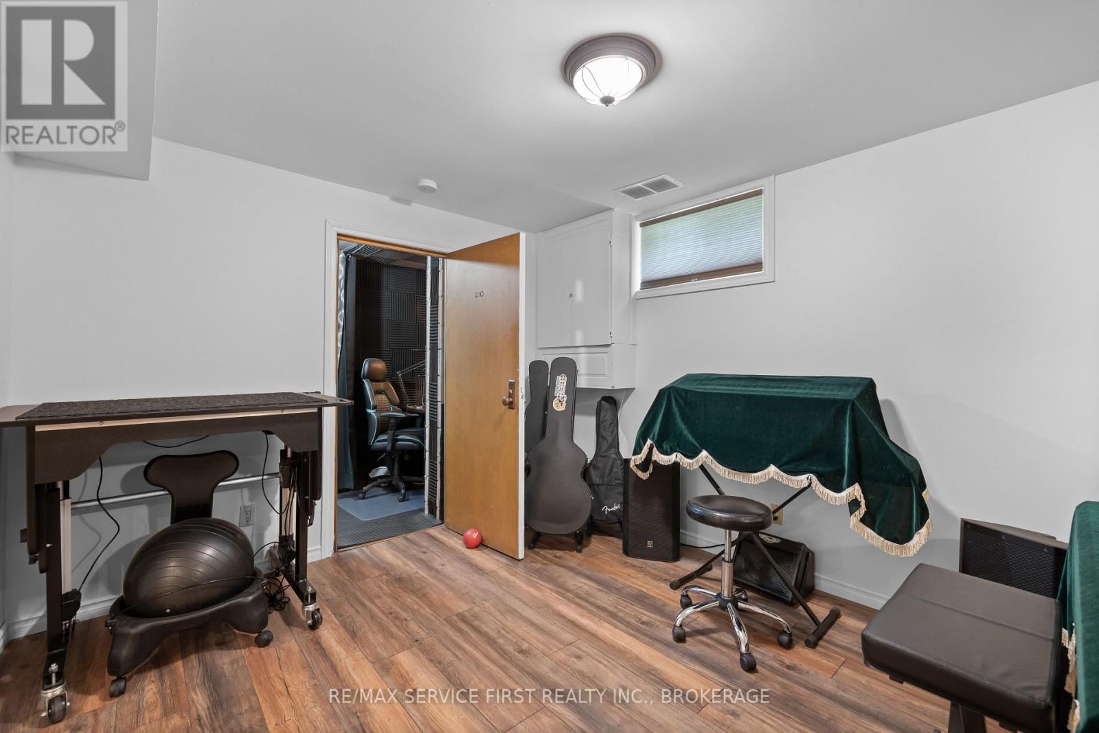 199 SPLINTER COURT Image 36