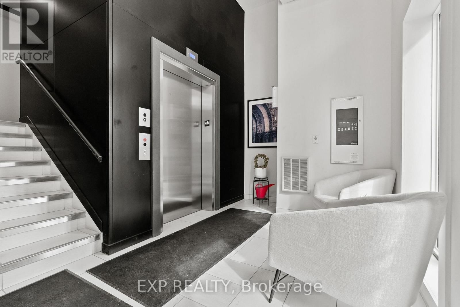 301 - 100 CORTILE PRIVATE Image 3