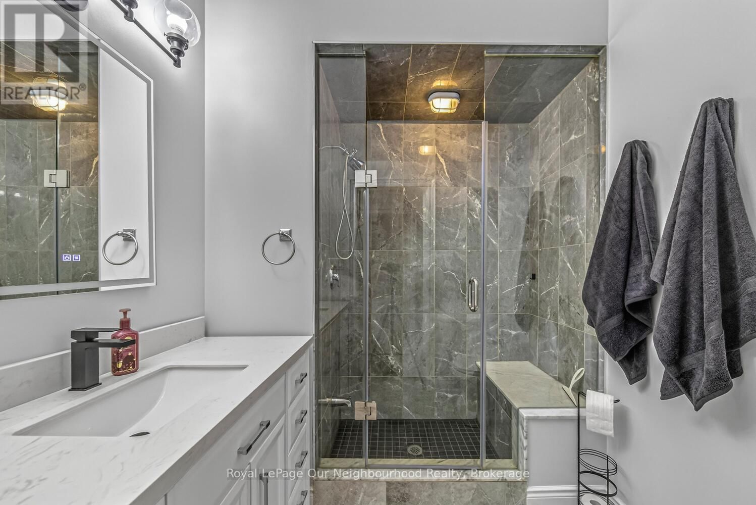 47 SONGBIRD CRESCENT Image 34