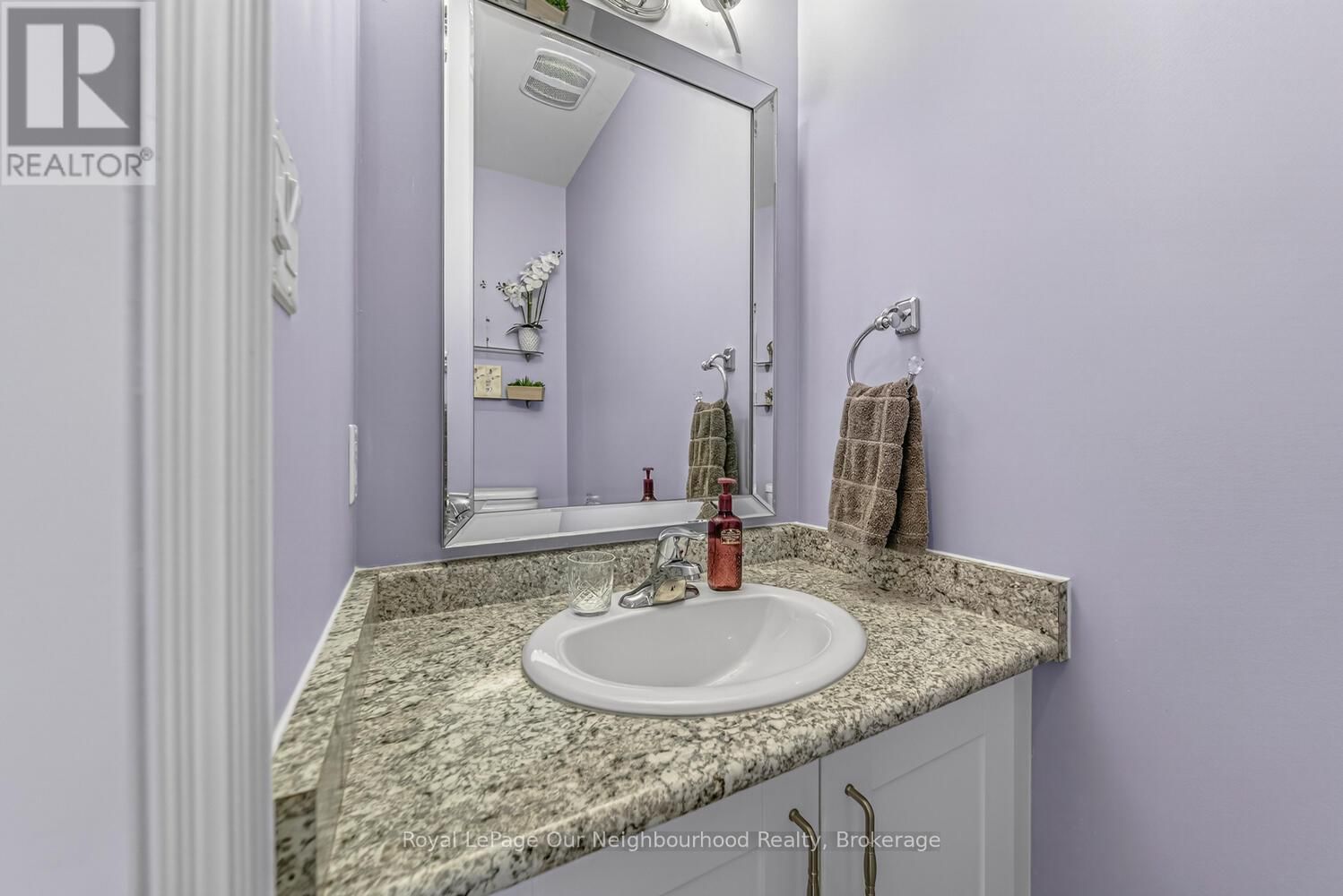 47 SONGBIRD CRESCENT Image 38