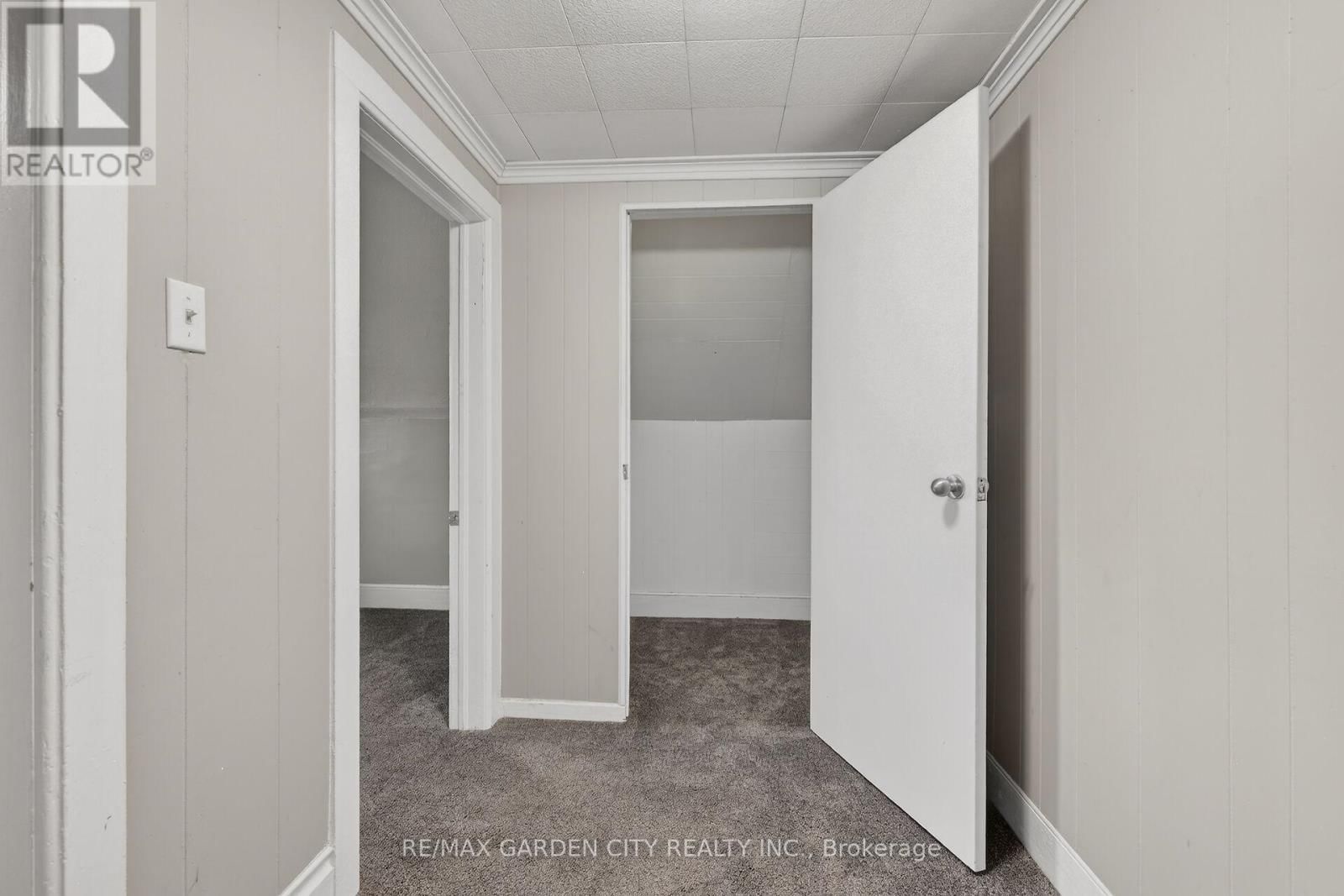 407 BELL STREET Image 21