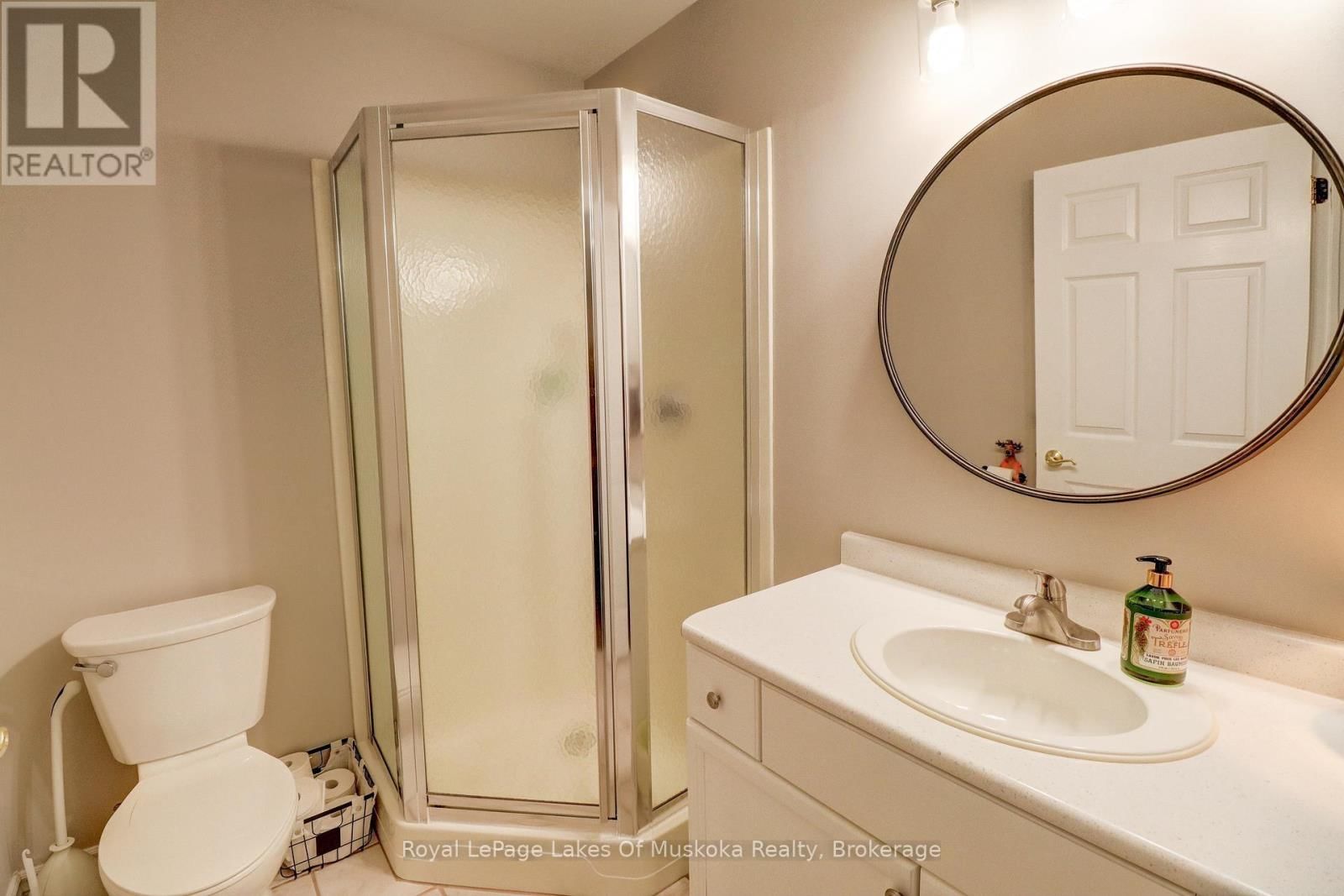 30 SHAW CRESCENT Image 17