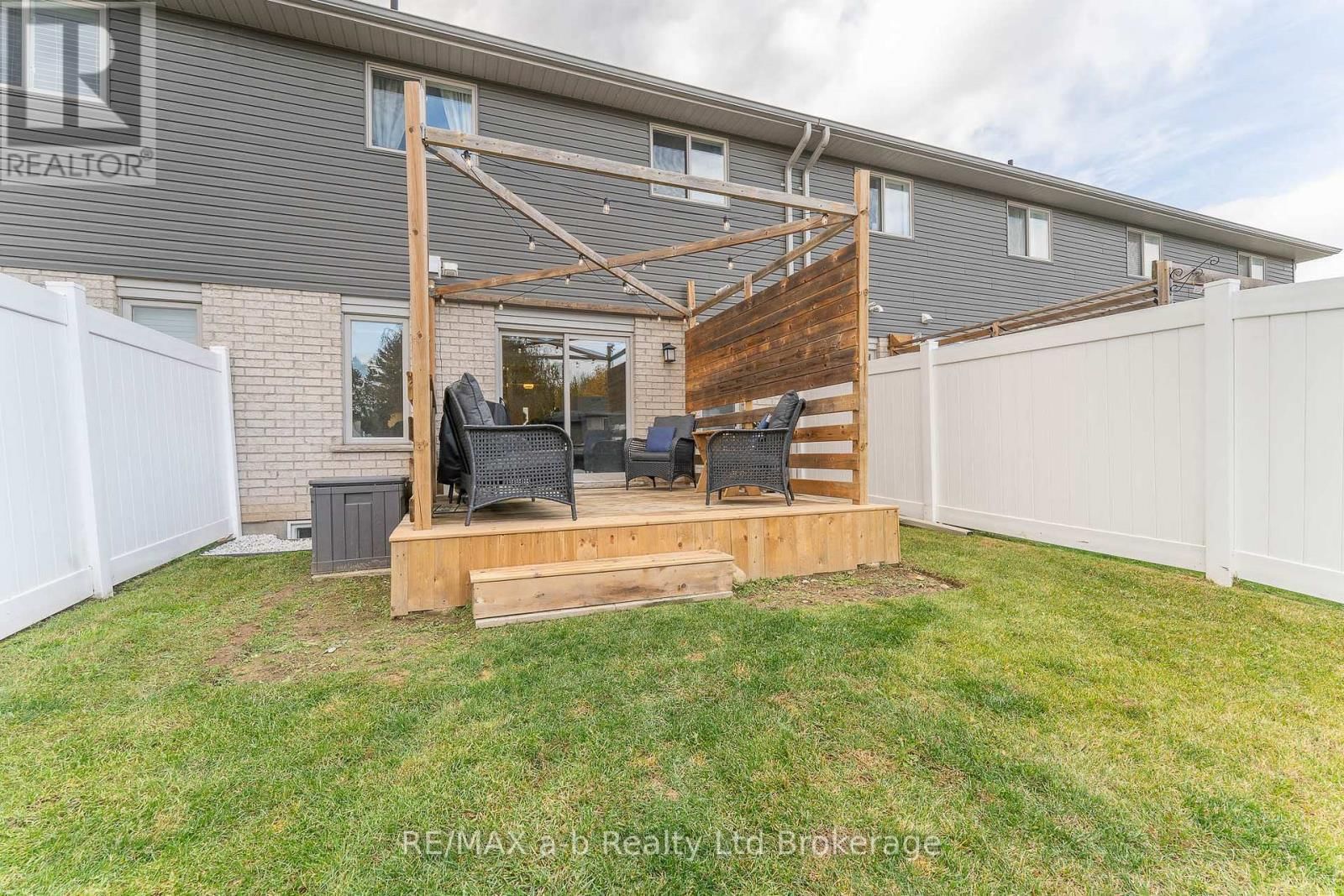 109 DENRICH AVENUE Image 24