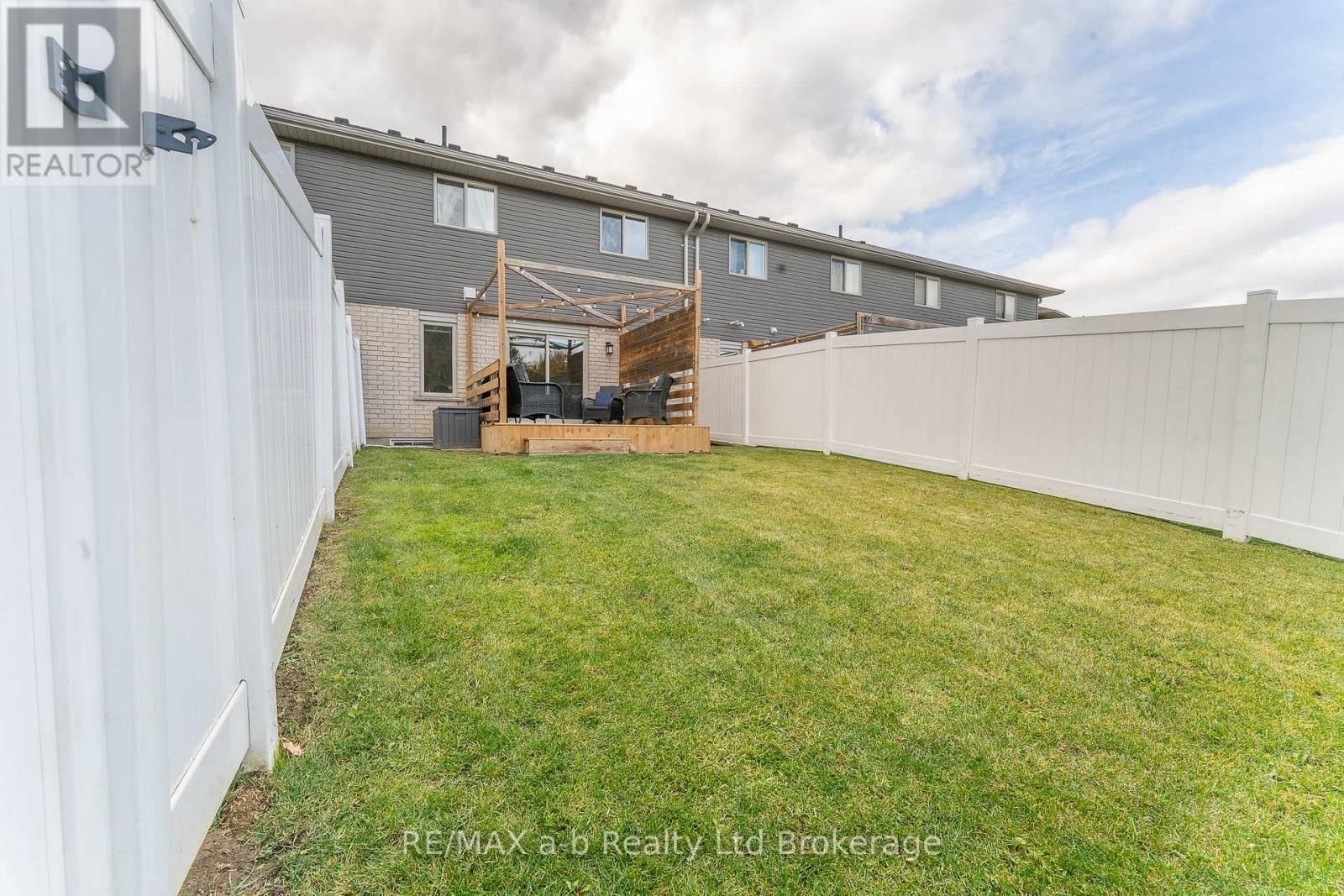 109 DENRICH AVENUE Image 26