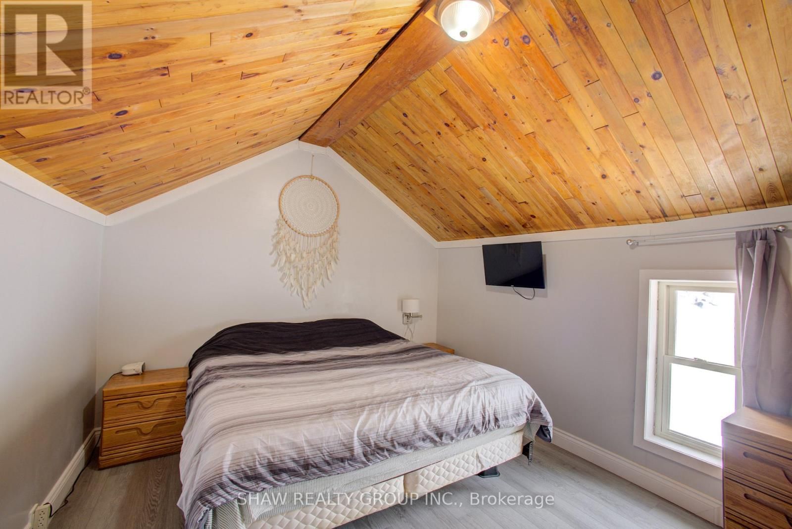 21 MAIN STREET WEST Image 17