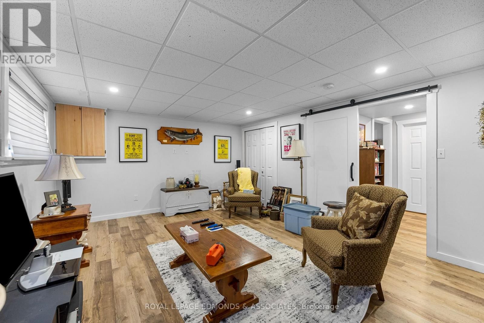 320 PATRICIA AVENUE Image 25