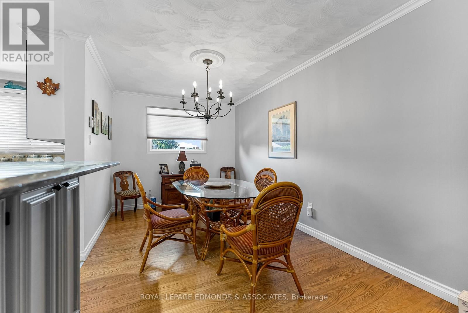 320 PATRICIA AVENUE Image 9