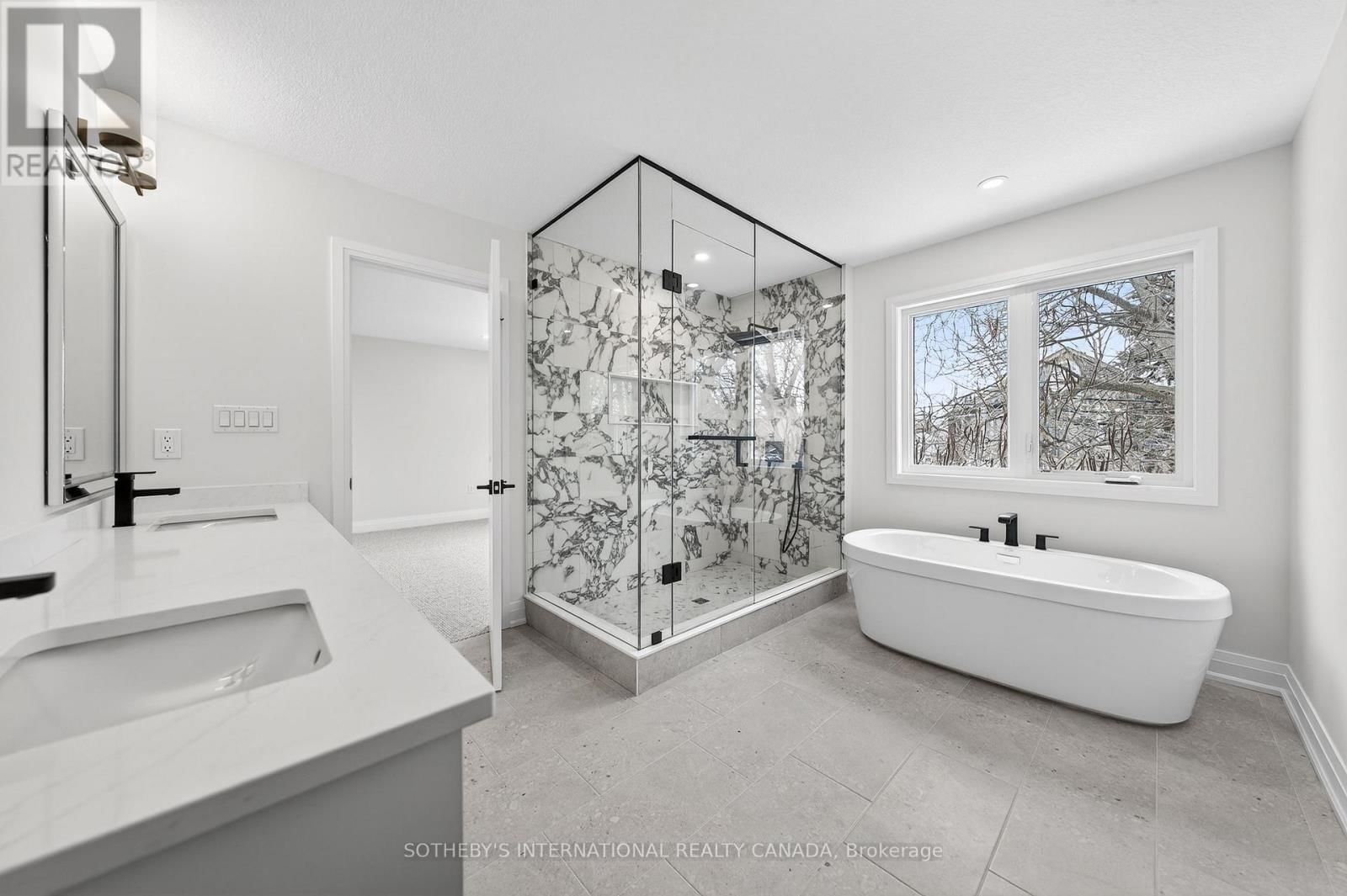 42 RICH AVENUE Image 27