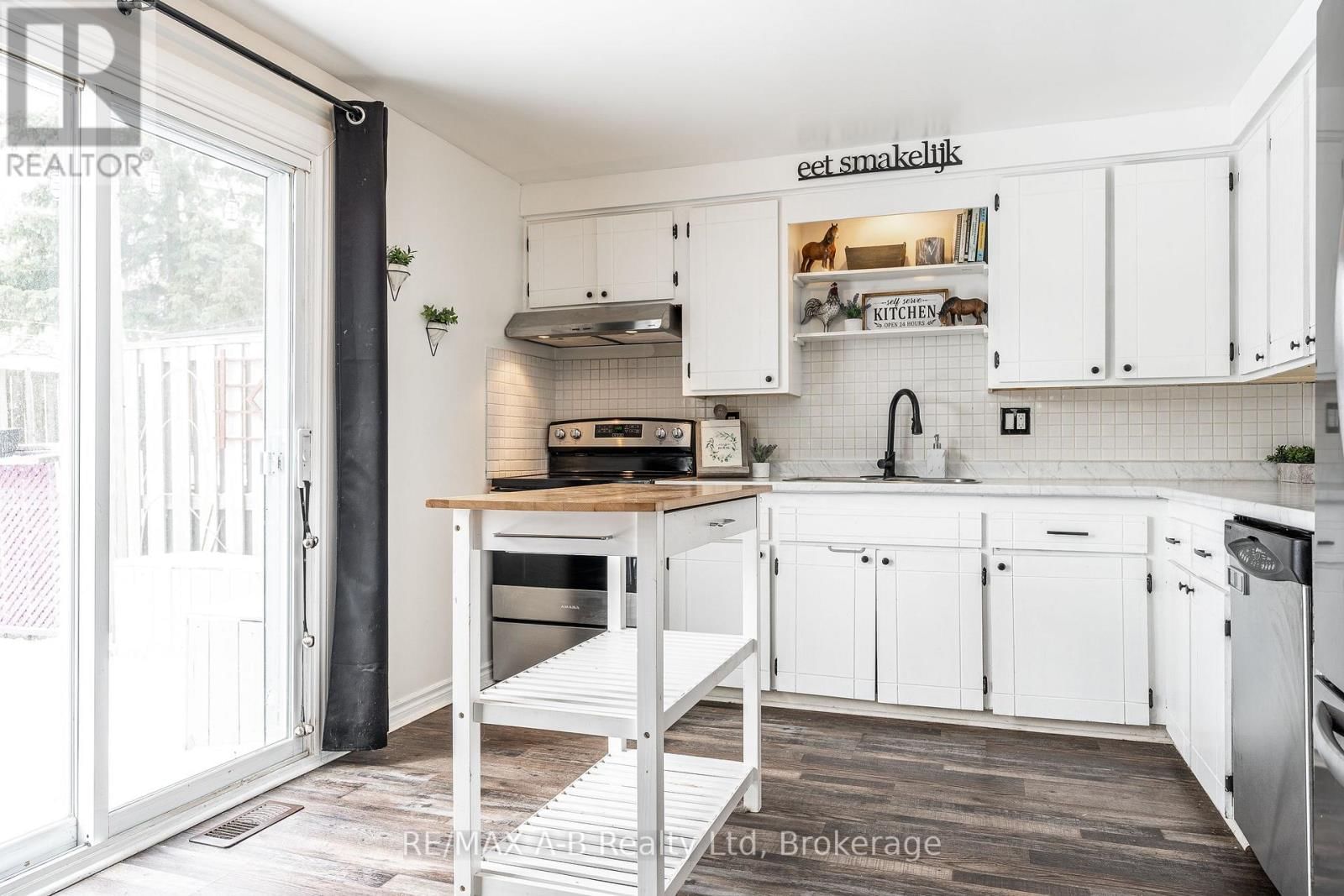 651 DEVON STREET Image 16