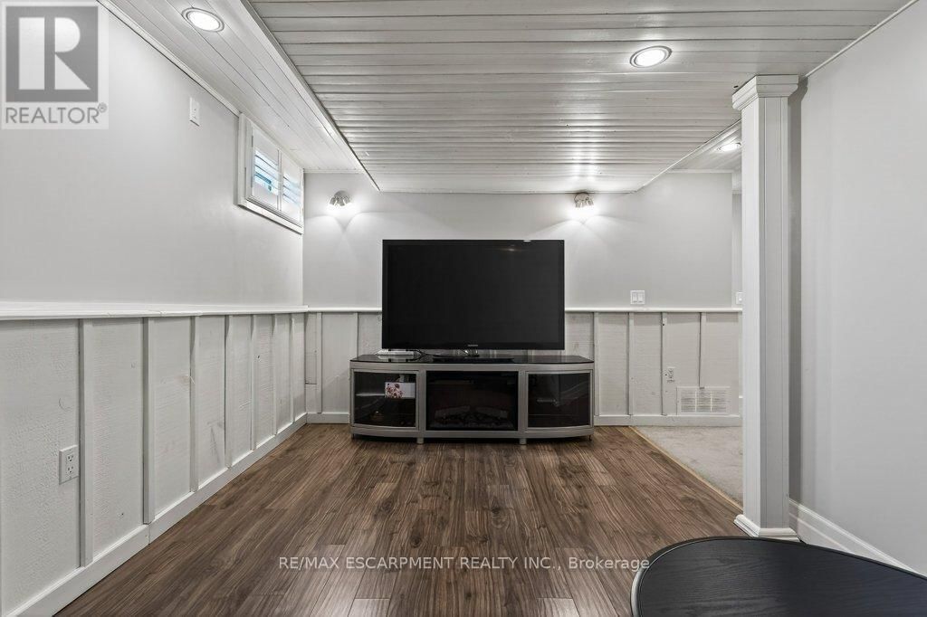 4931 CAMERON AVENUE Image 33