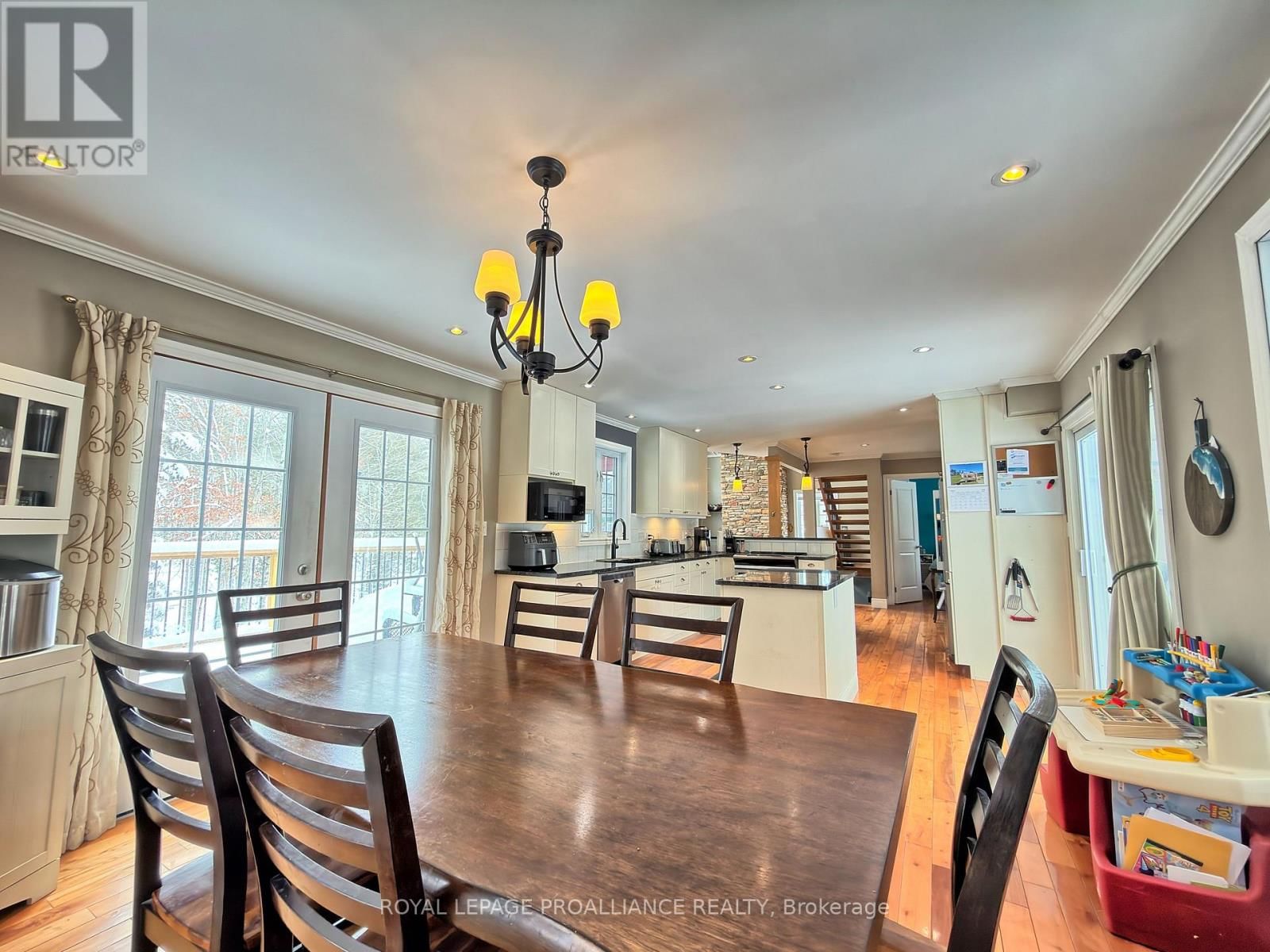 272 BELMONT 3RD LINE Image 17