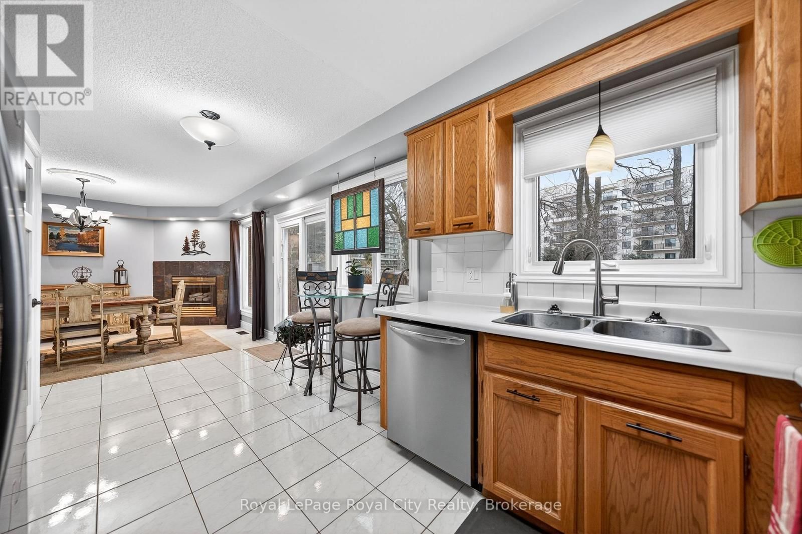 361 STEPHANIE DRIVE Image 9