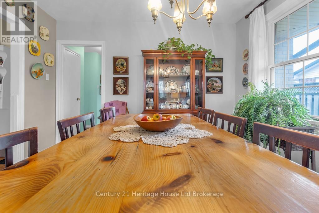 997 VANIER AVENUE Image 9