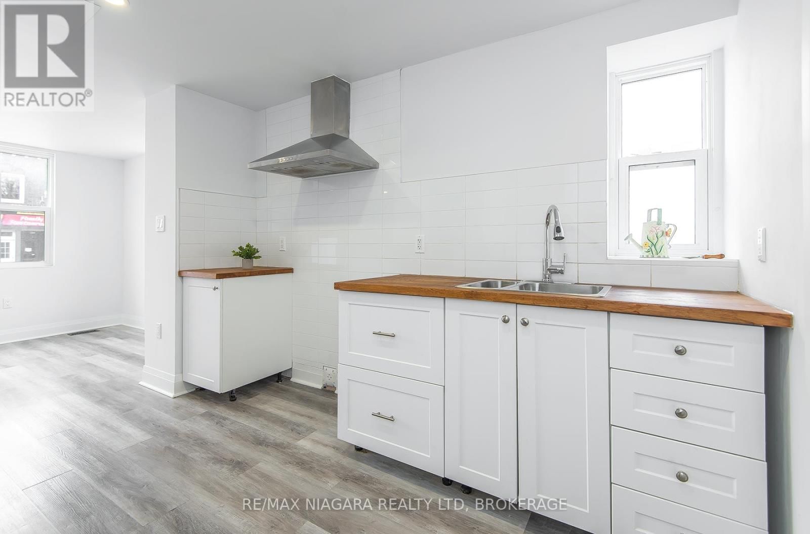 120 MAIN STREET WEST Image 11