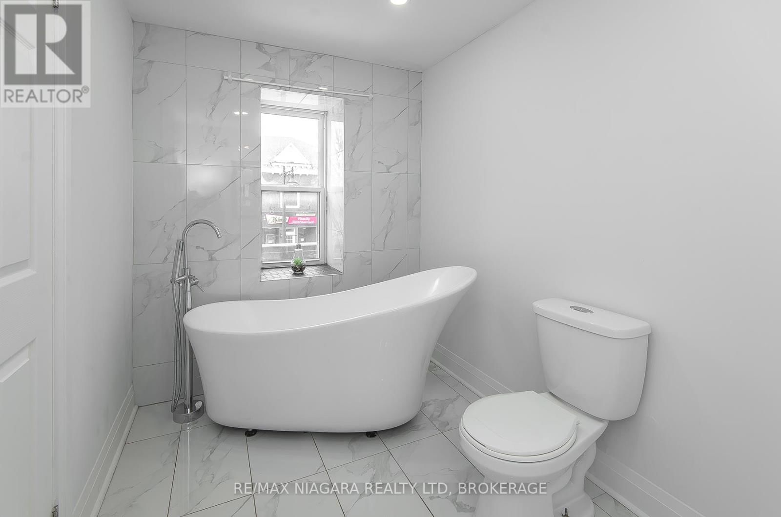 120 MAIN STREET WEST Image 13