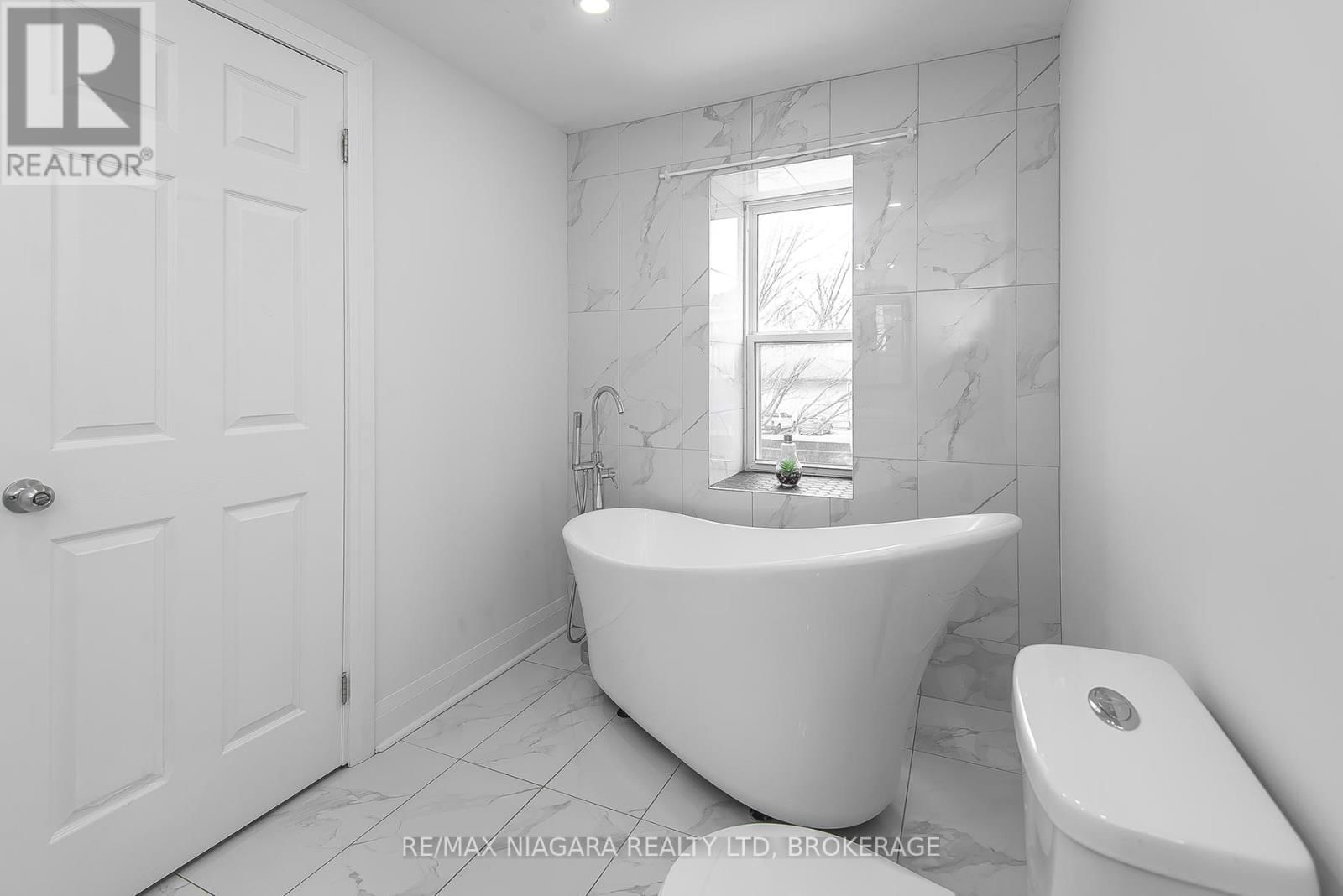 120 MAIN STREET WEST Image 14