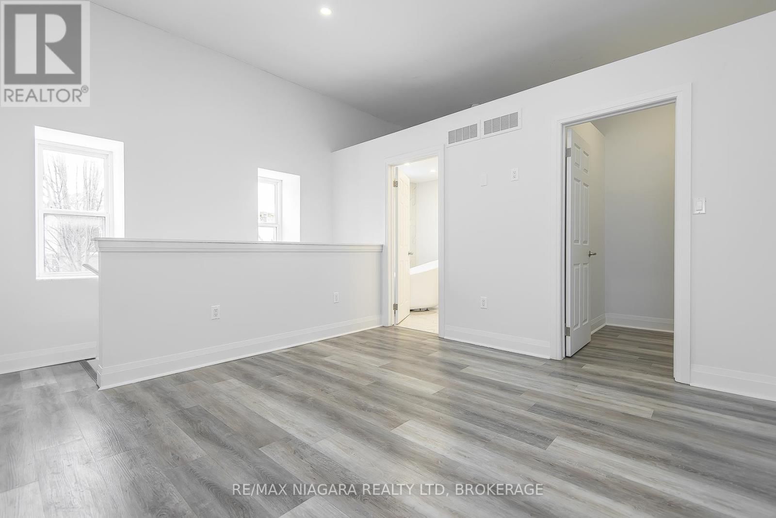 120 MAIN STREET WEST Image 16