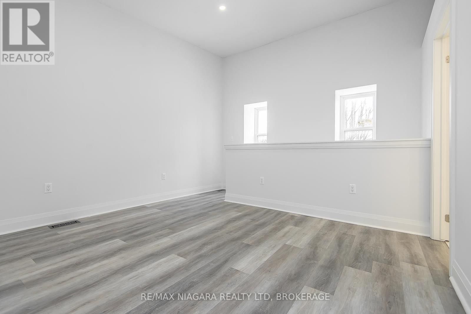 120 MAIN STREET WEST Image 17