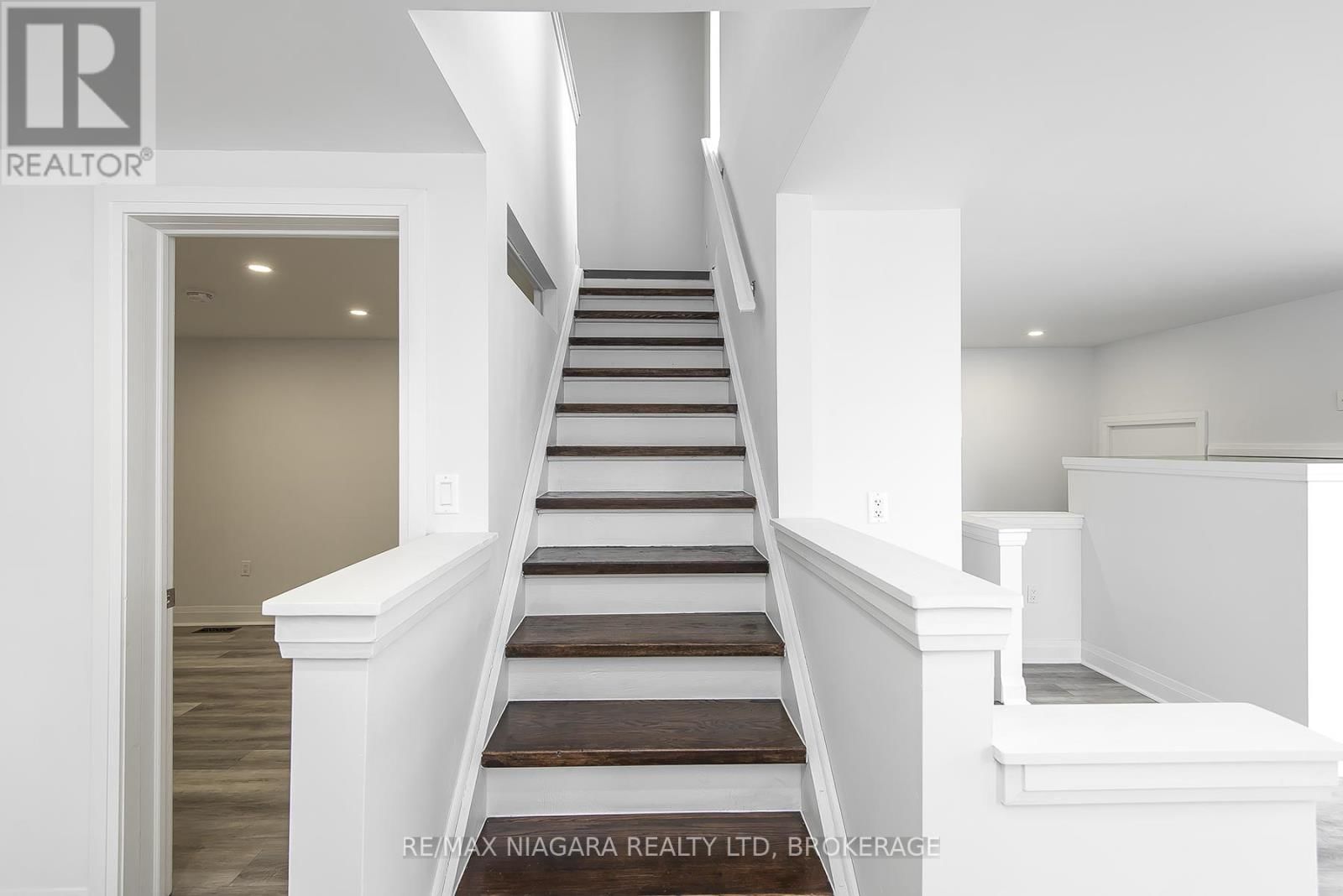 120 MAIN STREET WEST Image 25