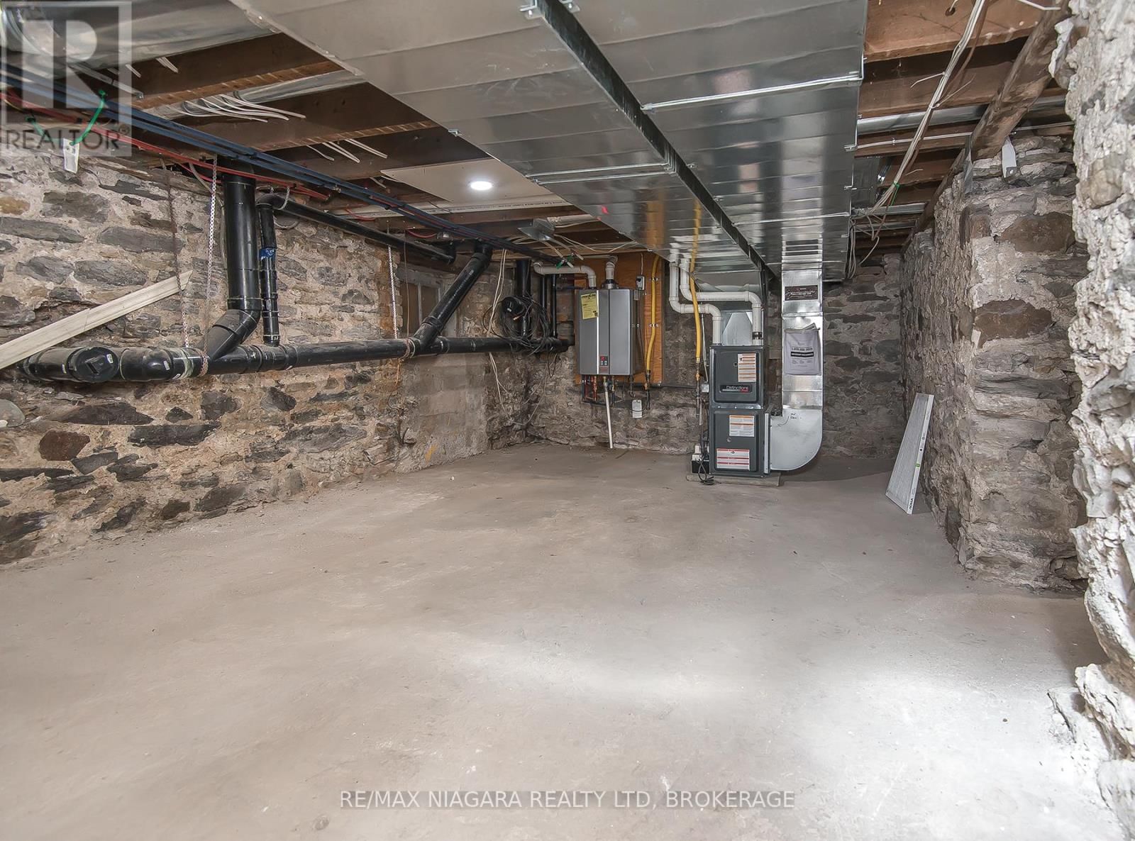 120 MAIN STREET WEST Image 29