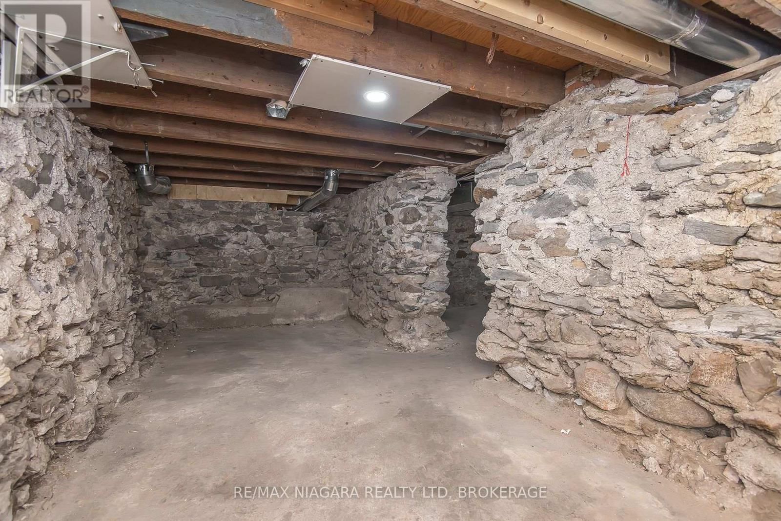 120 MAIN STREET WEST Image 30