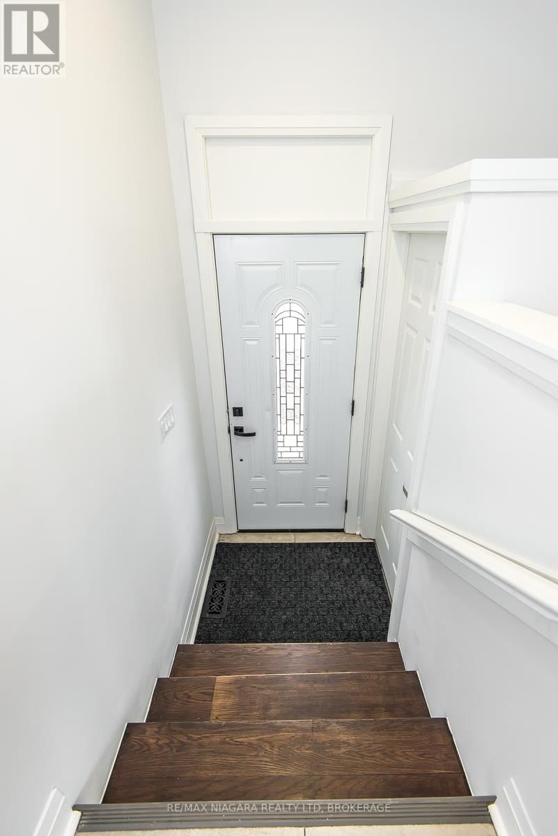 120 MAIN STREET WEST Image 5