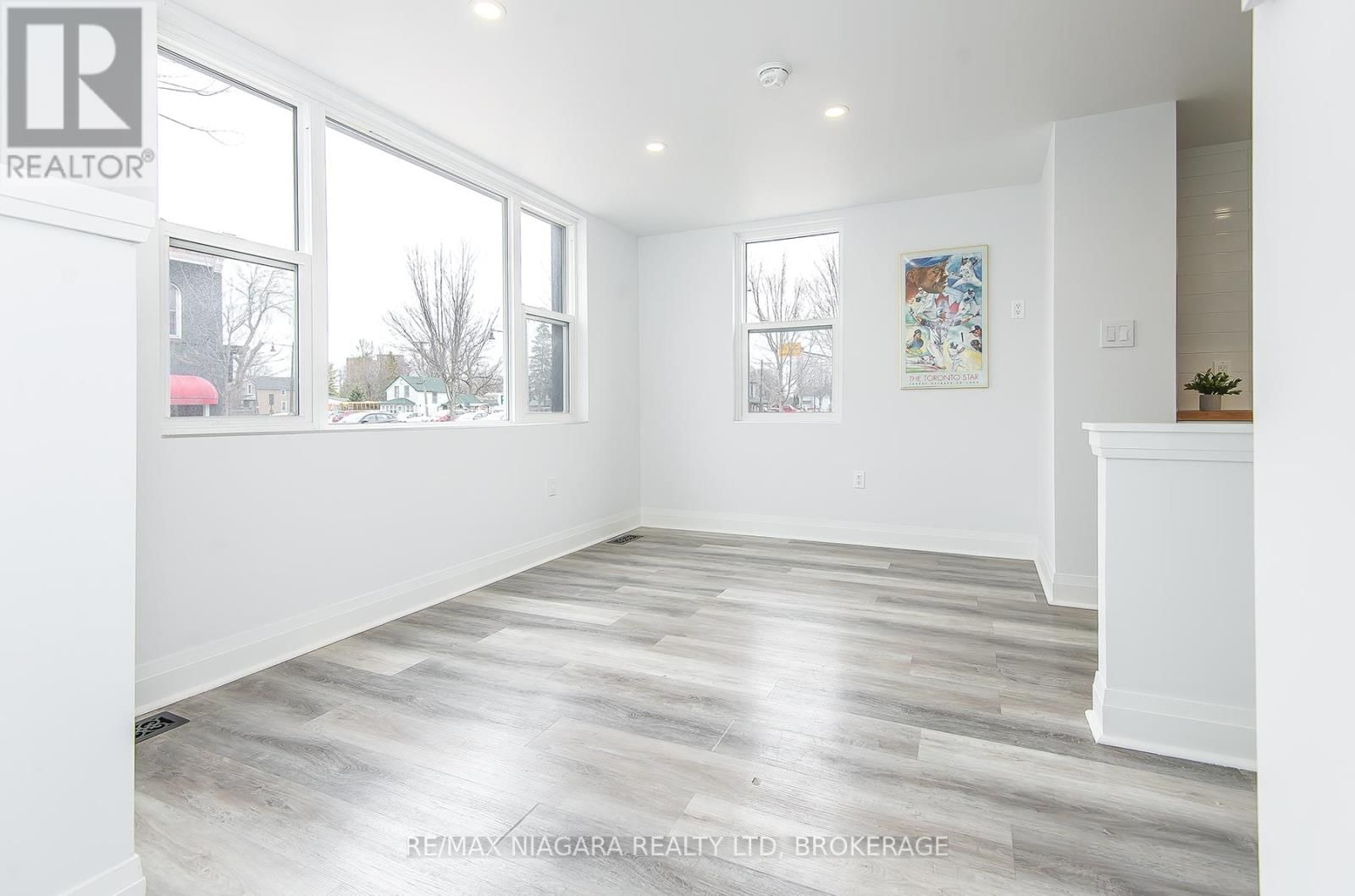 120 MAIN STREET WEST Image 6