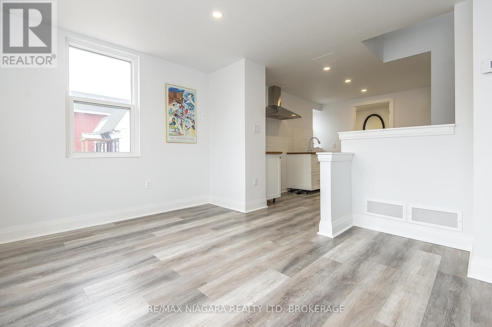 120 MAIN STREET WEST Image 7