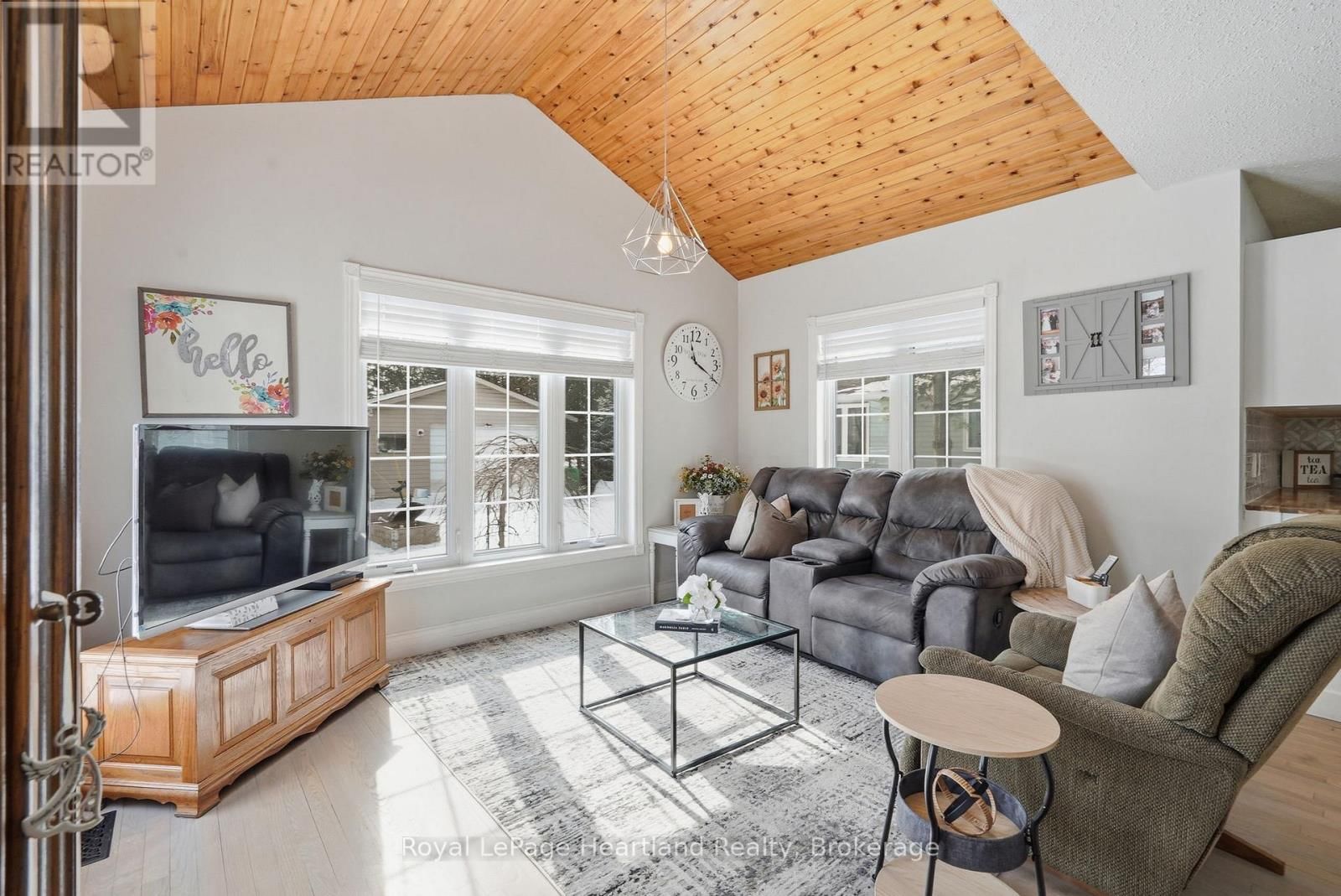 25 JOHN STREET WEST Image 21