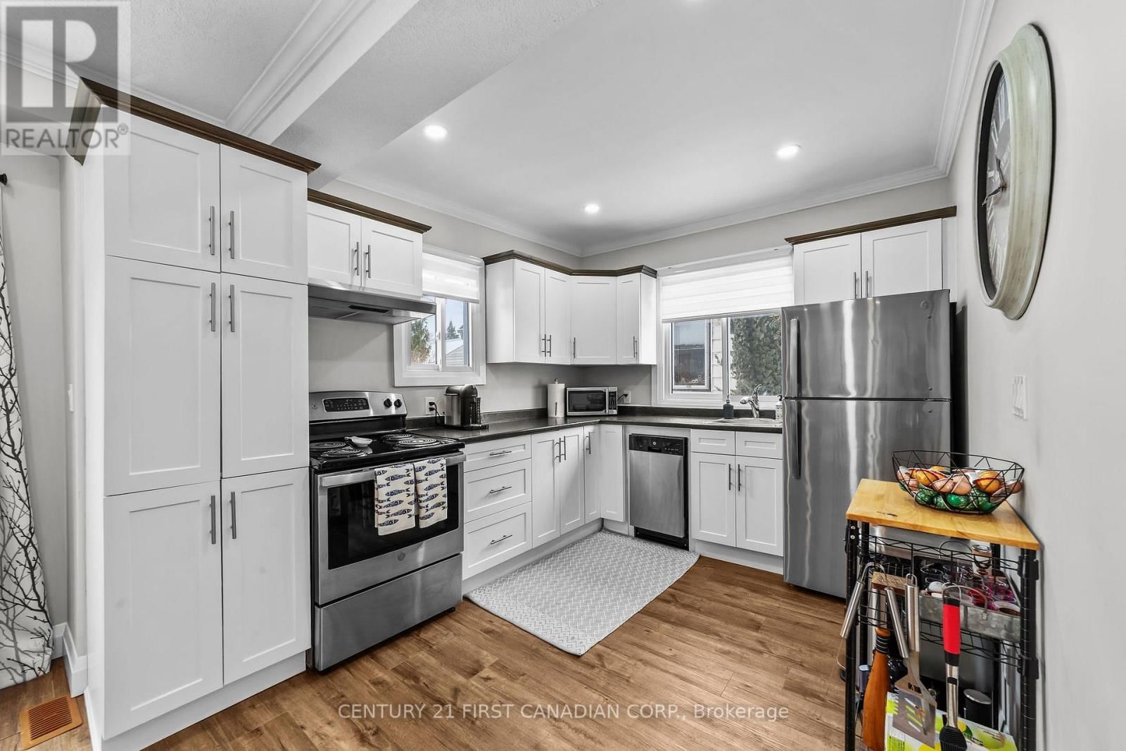 474 WOODMAN AVENUE Image 12