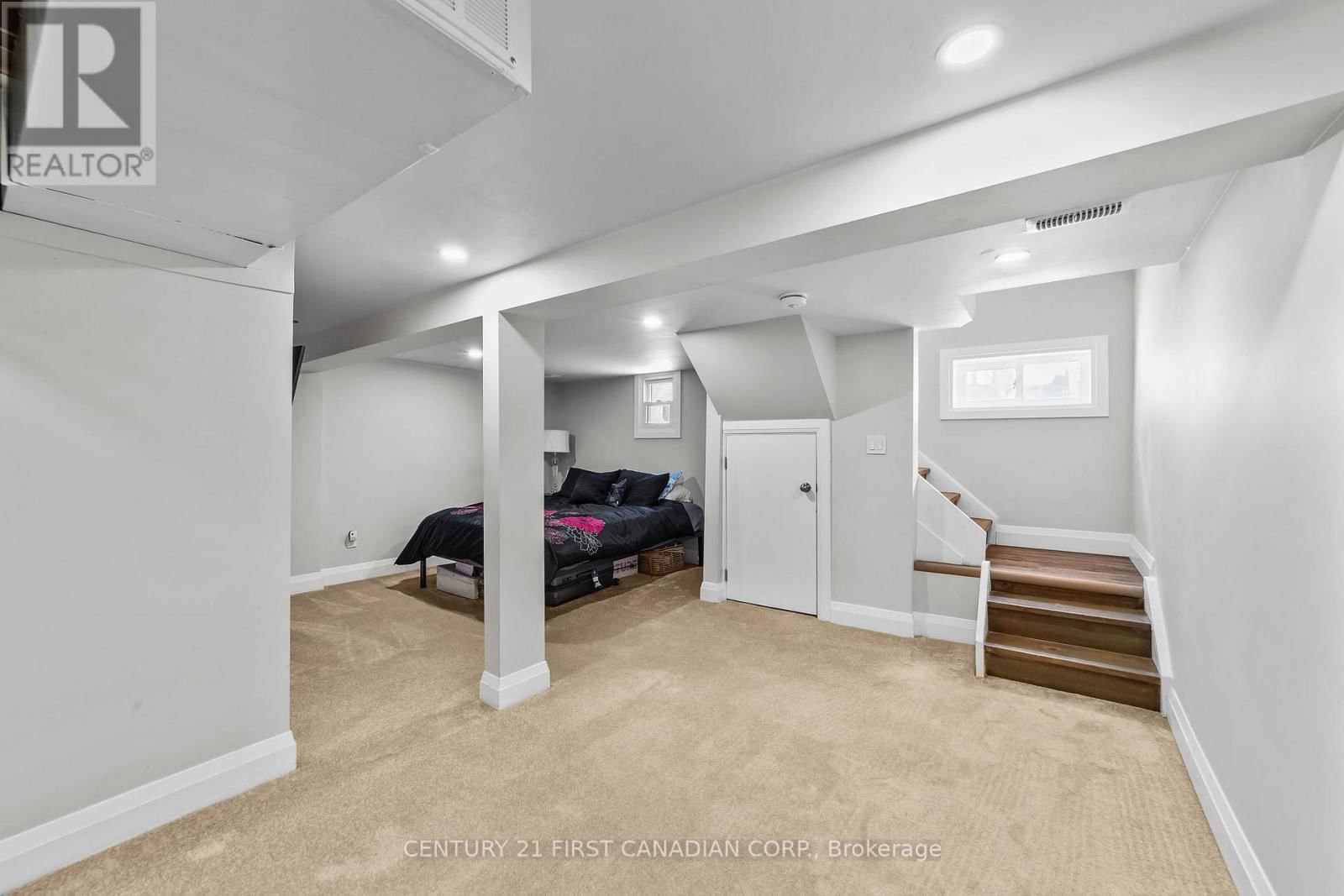 474 WOODMAN AVENUE Image 18