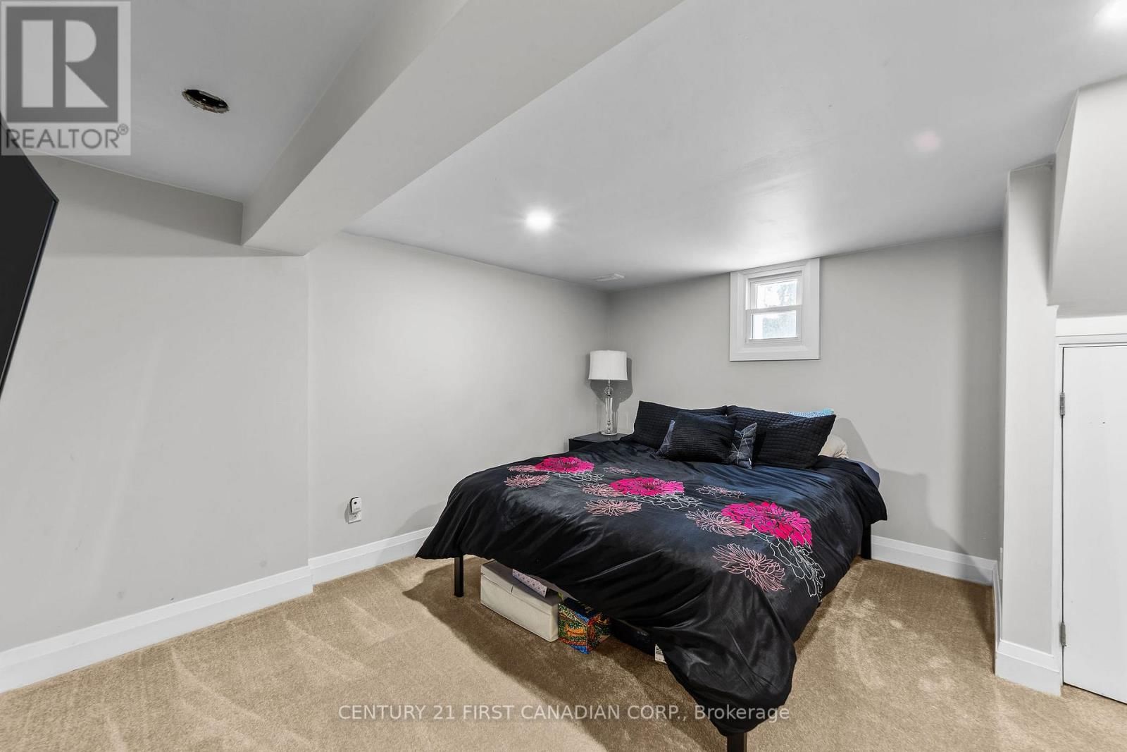 474 WOODMAN AVENUE Image 19