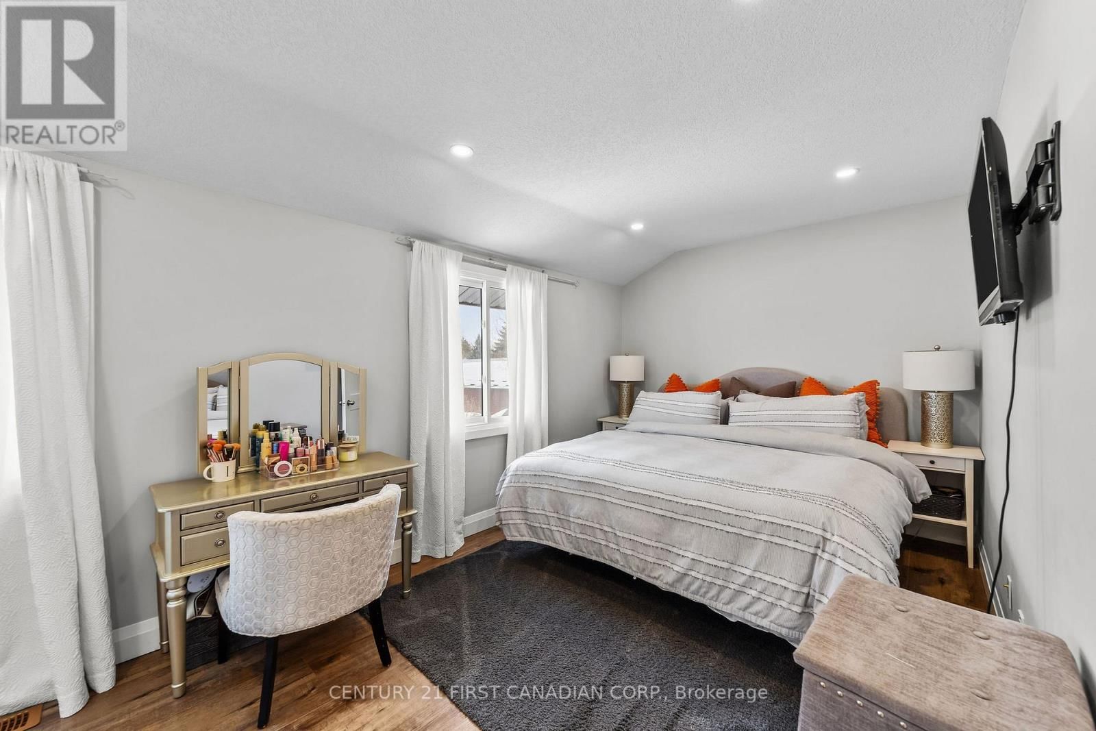 474 WOODMAN AVENUE Image 21