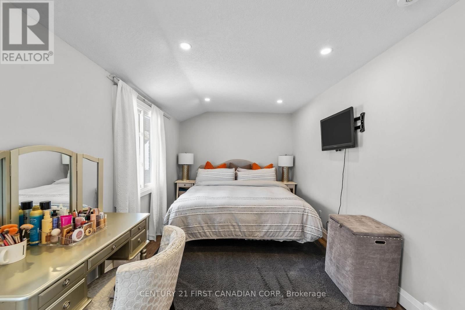 474 WOODMAN AVENUE Image 22