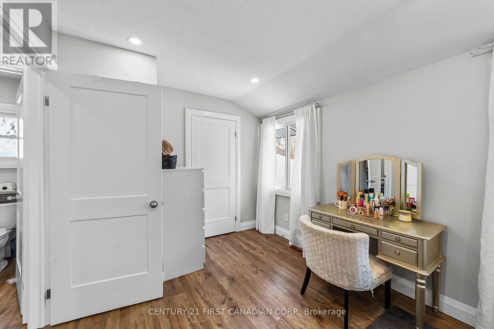 474 WOODMAN AVENUE Image 23