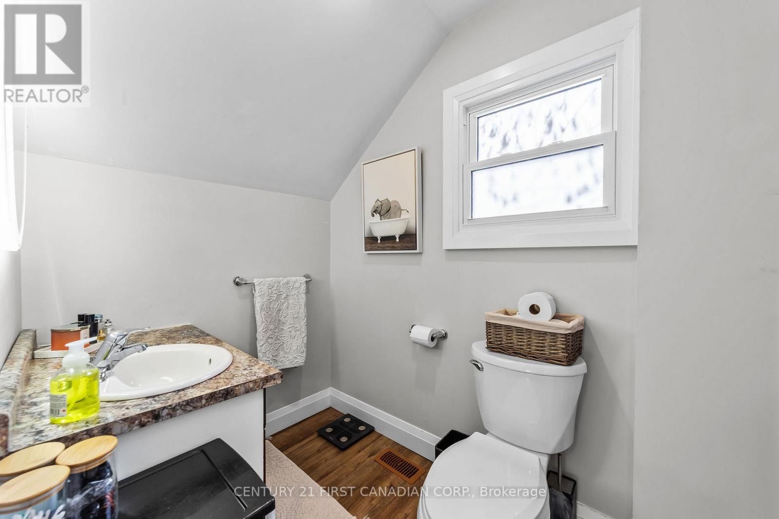 474 WOODMAN AVENUE Image 24